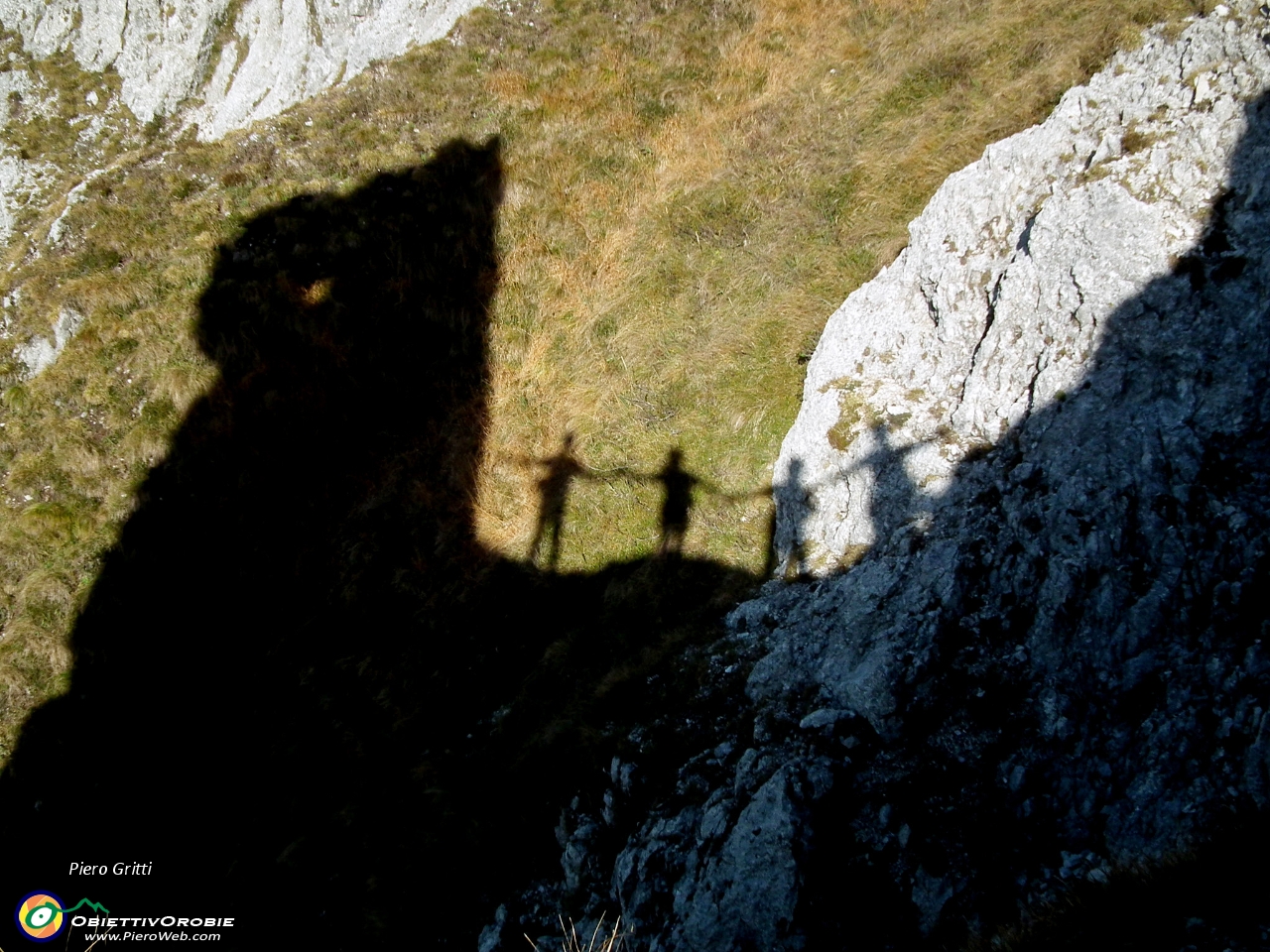 47 Le nostre ombre in groppa al Pony della Grignetta!.JPG